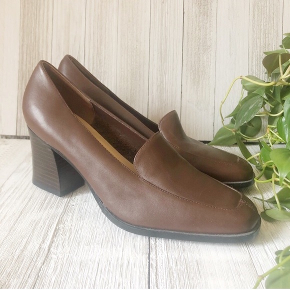 Vintage Shoes - NWT Vtg Westies • Block Heel Pumps